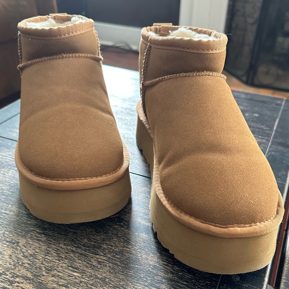 Women’s Winter Boots - Picture 3 of 5